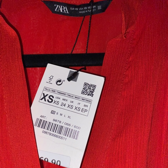 Super cute modest bold red dress from Zara BRAND NEW never worn before - Picture 2 of 8